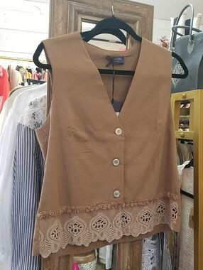 Sleeveless Button-Front Lace Trim Top in Tan
